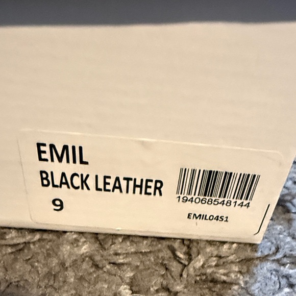 Steve Madden Black Chunky Heel Sandals - Picture 5 of 5